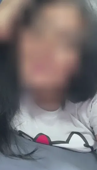 Ayse, 25