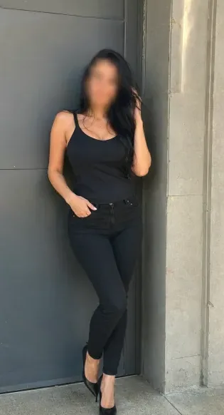 Büsra, 33