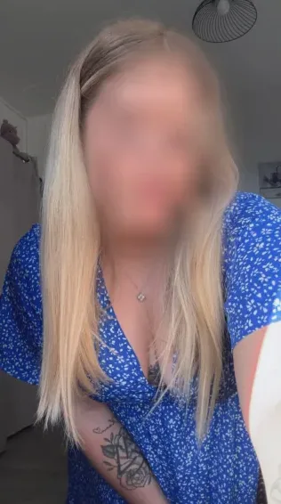 Daniela, 22