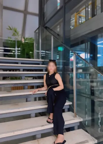 Denise, 23