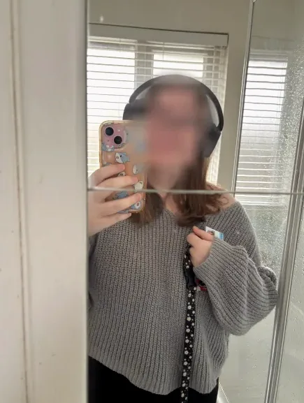 Ela, 23
