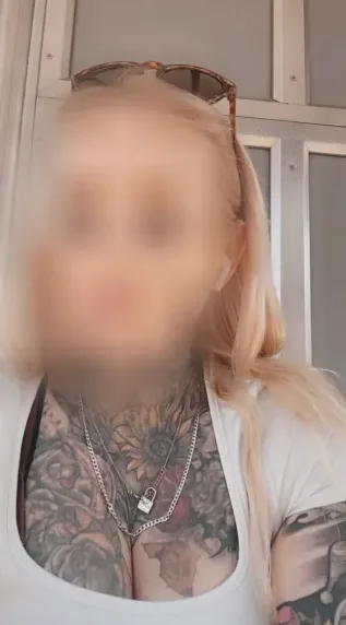 Julia, 37