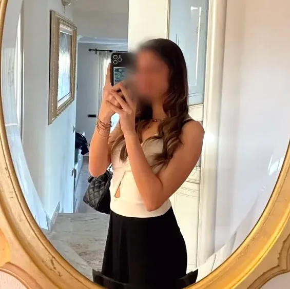Neele, 19