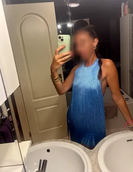 Sandra, 32