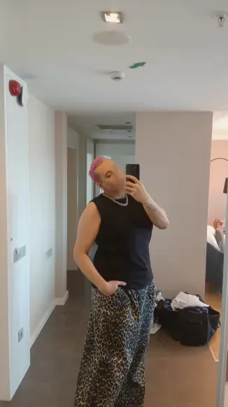 Vanessa, 33